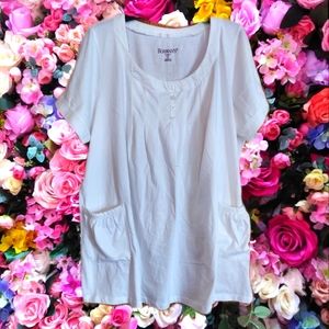 3/$30 Plus Size White Blouse. NWT